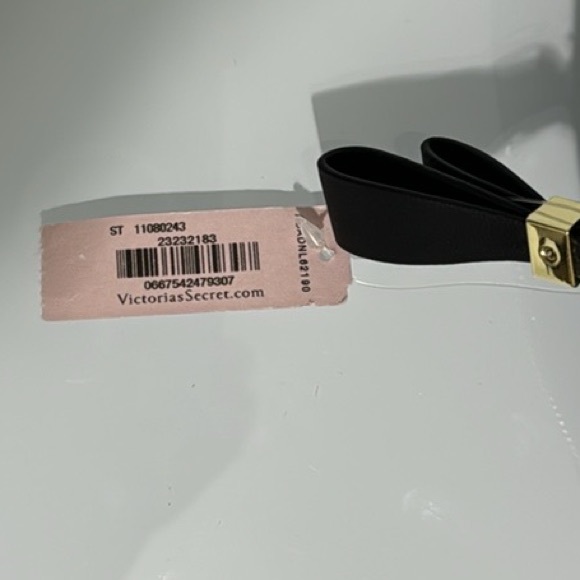 Victoria’s Secret black lace cosmetic bag with gold hardware - Picture 6 of 9